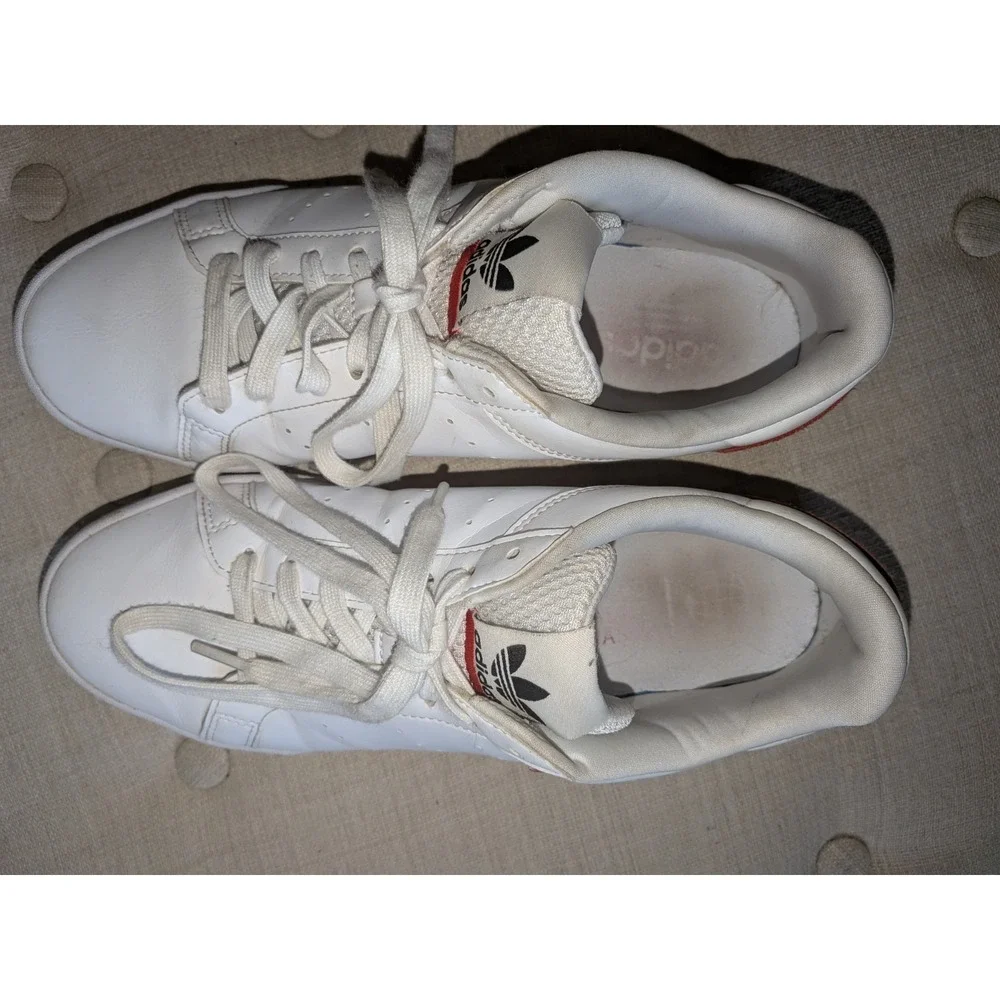 adidas Court Tourino Low Top Lace-Up Athletic Athleisure Sneakers White/Red